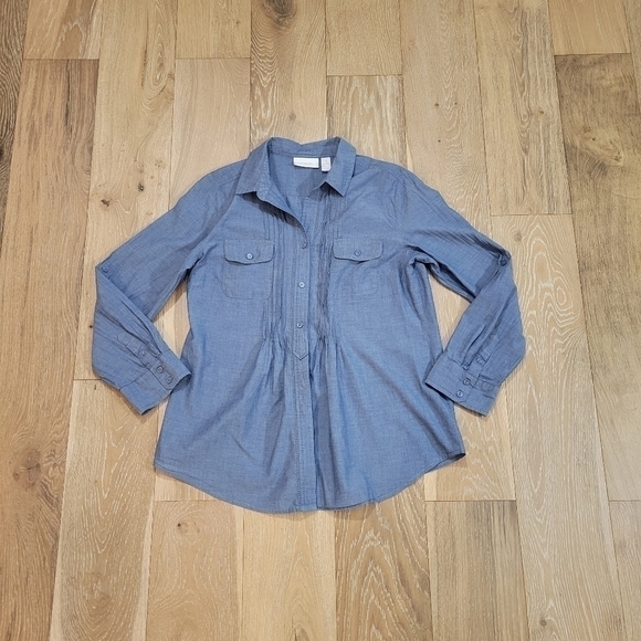 Chico's Women's chambray buttondown shirt size 1/Medium - Picture 2 of 8